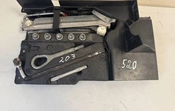 Mercedes-Benz C W203 Tool set 2038900061