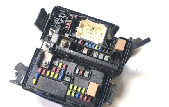 KIA Sorento Fuse module