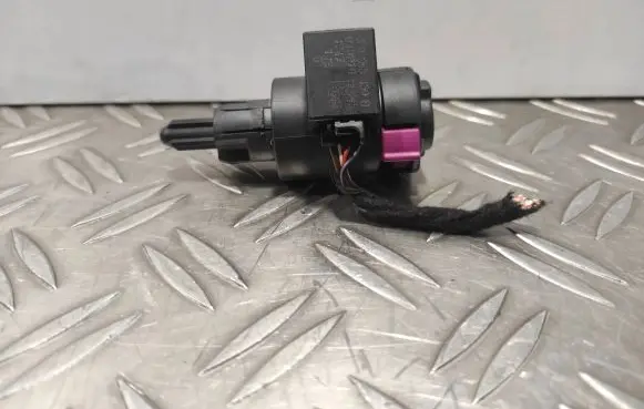 Audi A6 S6 C6 4F Brake pedal sensor switch 4F0945459B