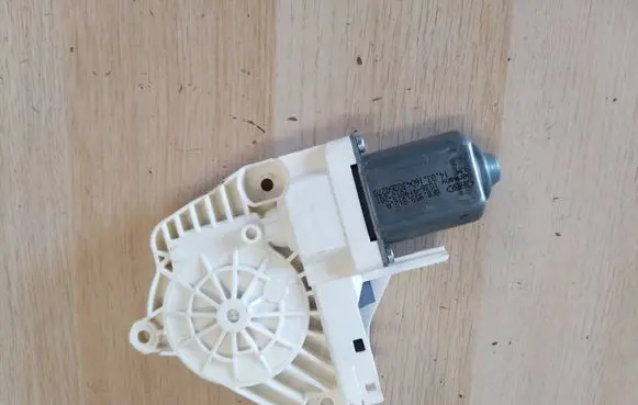 Audi A1 Rear door window regulator motor 8K0959812A