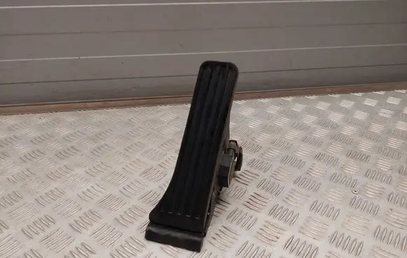 Mercedes-Benz S W222 Accelerator throttle pedal A2043000100