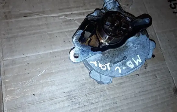 Mercedes-Benz C W204 Vacuum pump 2712301665