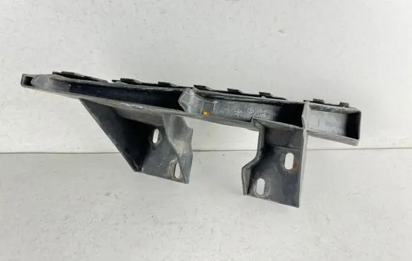 Audi Q7 4L Front bumper mounting bracket 4L0807333A