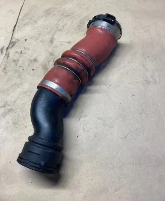 BMW 5 F10 F11 Intercooler hose/pipe 7583728