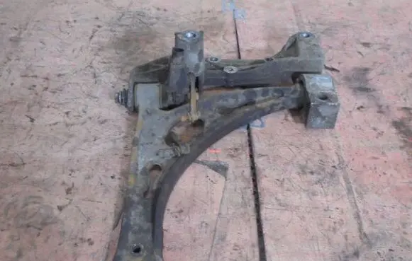 Volkswagen Touran I Front lower control arm/wishbone 1K0407153G