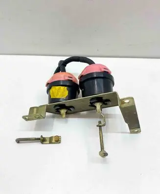Engine mount vacuum valve