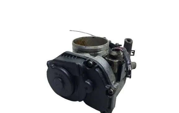 Volkswagen Golf IV Throttle valve 06A133064J