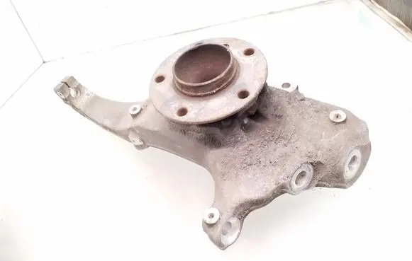 BMW 5 GT F07 Front wheel hub spindle knuckle