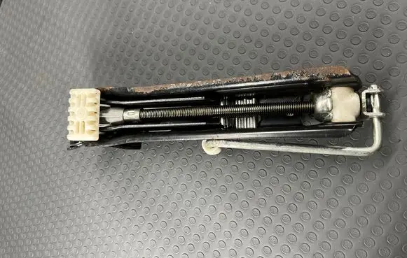 Mercedes-Benz CLK A209 C209 Lift Jack A2035830715
