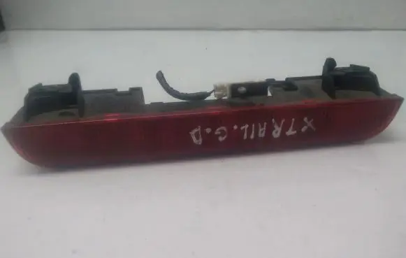 Nissan X-Trail T30 Third/center stoplight P1842