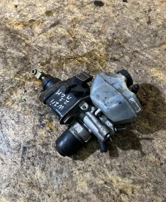 Mercedes-Benz E W211 Master brake cylinder A2714200302