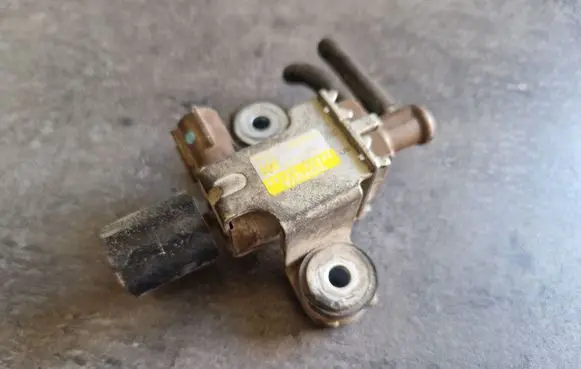 Toyota Hilux (AN10, AN20, AN30) Vacuum valve 2581930100