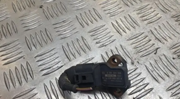 Volkswagen Golf IV Air pressure sensor 0281002399 038906051B