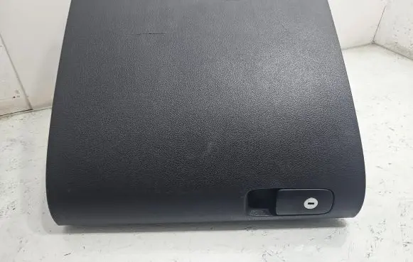 Volkswagen Golf Plus Glove box 5M1857097K