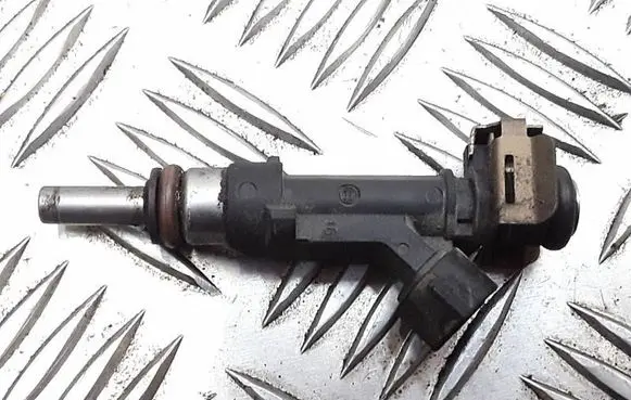 Audi A6 S6 C6 4F Fuel injector 0280158053 06E133551