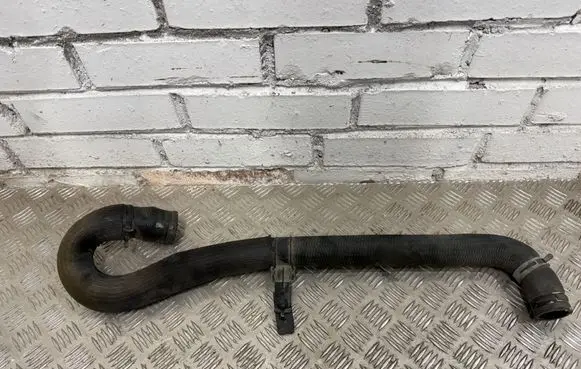 Engine coolant pipe/hose
