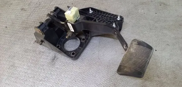 Volkswagen Routan Brake pedal P04721922AC
