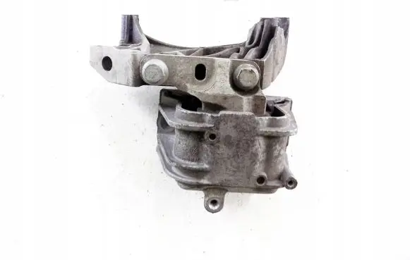 Volkswagen PASSAT B6 Engine mount bracket