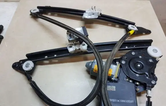 Volkswagen Sharan Rear door window regulator motor 113767101