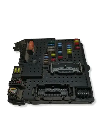 Volvo V70 Fuse module 28017881 00005623488