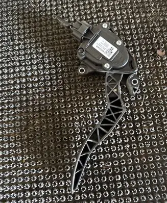 Nissan X-Trail T32 Accelerator throttle pedal 18002DF30B 6PV31240400