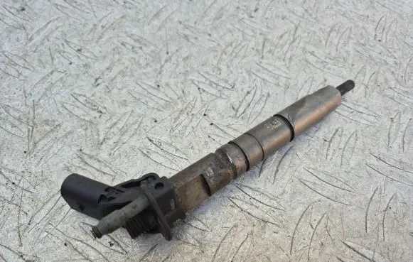 Mercedes-Benz S W221 Fuel injector 0445116026 A6420701187