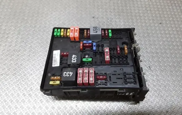Skoda Octavia Mk2 (1Z) Fuse module 01394932