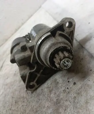 Volkswagen Polo Starter motor 1005831281