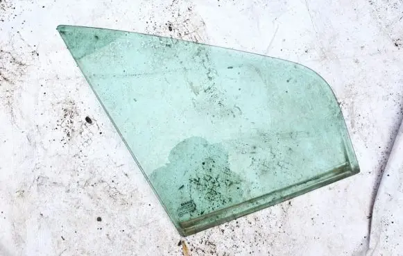 Renault Scenic I Front door vent window glass four-door 