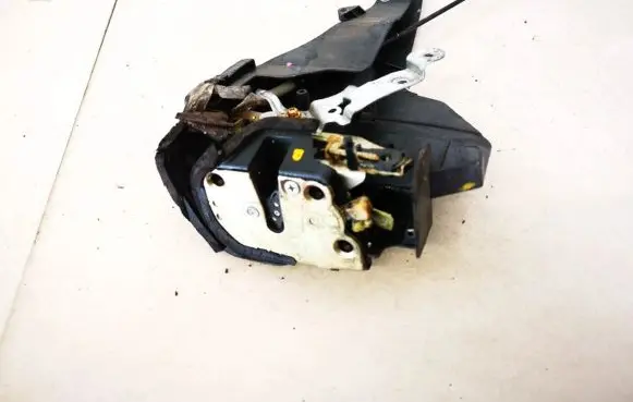 Toyota RAV 4 (XA10) Rear door lock 41147210140 411472-10140
