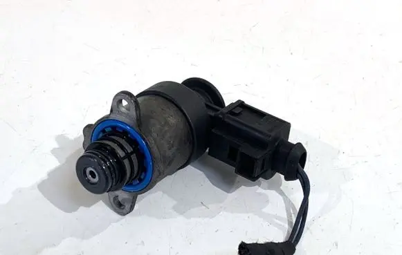 Volkswagen Golf VII Fuel pressure regulator 0928400768