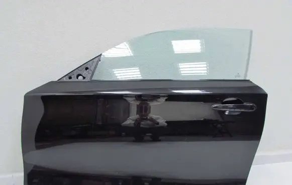 BMW 1 E82 E88 Front door 50575