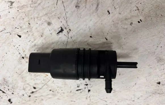 Mercedes-Benz C W204 Windscreen/windshield washer pump 2218690121 3028232