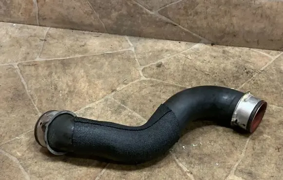 Mercedes-Benz C W204 Engine coolant pipe/hose A2125018282