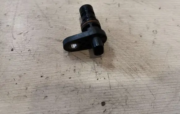 Opel Astra J Crankshaft position sensor 0261210324 55571977