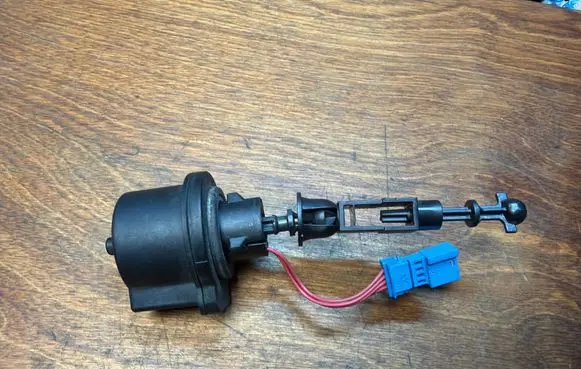 Mercedes-Benz E W211 Headlight level adjustment motor N270R 73485702