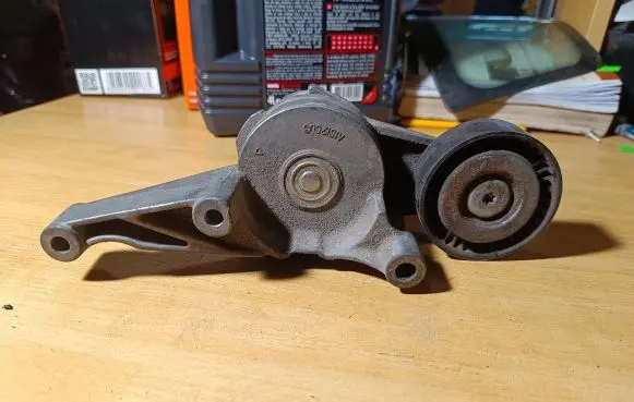Volkswagen Jetta V Generator/alternator belt tensioner 03G903315C