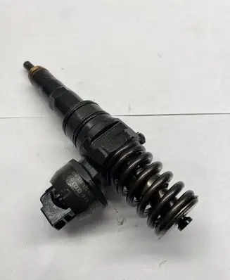Volkswagen PASSAT B6 Fuel injector 038130073AG