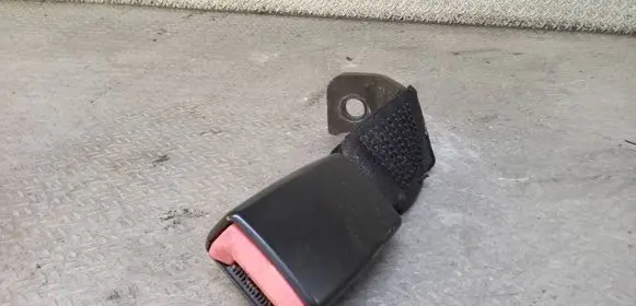 BMW 1 E81 E87 Rear seatbelt buckle 9117261 603853900G
