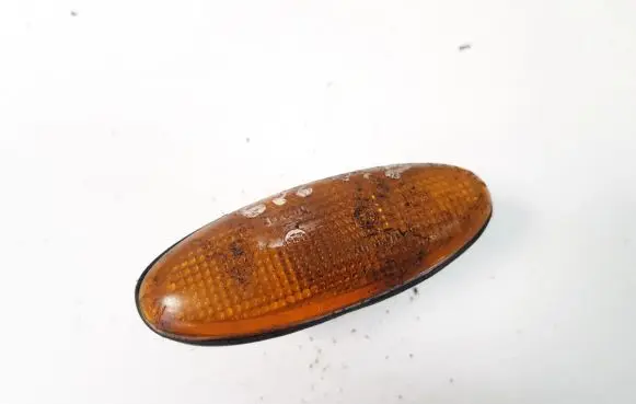 Mazda 626 Front fender indicator light