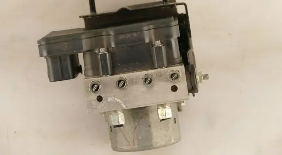 Nissan X-Trail T32 ABS Pump 476607FP5A