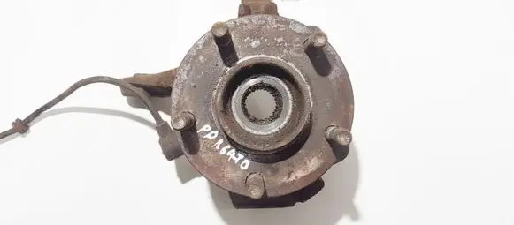 Nissan Almera Tino Front wheel hub