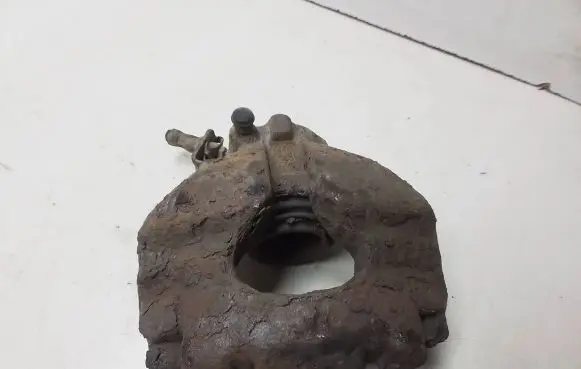 Volkswagen Transporter - Caravelle T4 Front brake caliper