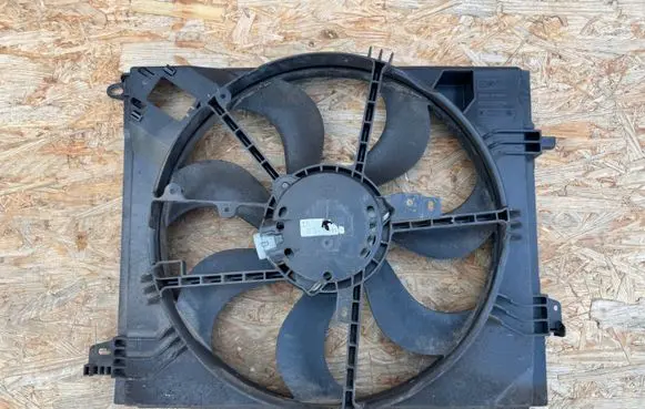 Renault Megane IV Radiator cooling fan shroud M167590 FS2081 T962220