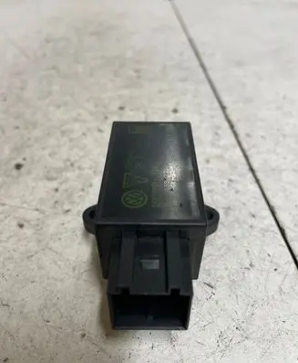 Volkswagen Touareg I Seat heating relay 7L0959772