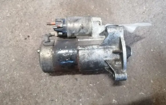 Peugeot 406 Starter motor M000T85381