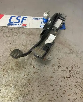 Ford Focus Accelerator throttle pedal BV619F836AB