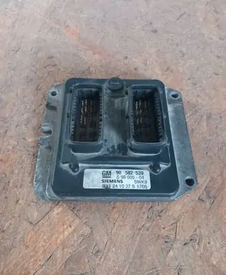 Opel Zafira A Engine control unit/module 90582539 9112410275 S9800504