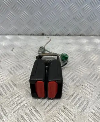 Land Rover Evoque I Middle seatbelt buckle (rear) BJ32613K21AC 120510 617939000X