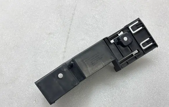 Tesla Model 3 Front bumper mounting bracket 171175500 170497